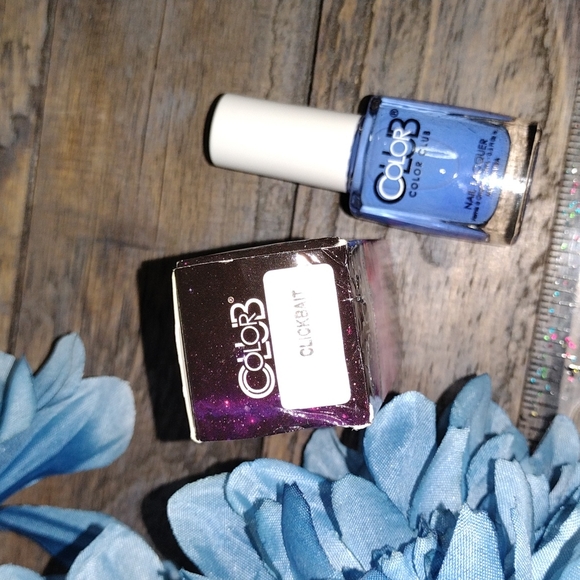 Color Club Nail Lacquer in Clickbait NWT - Picture 6 of 6
